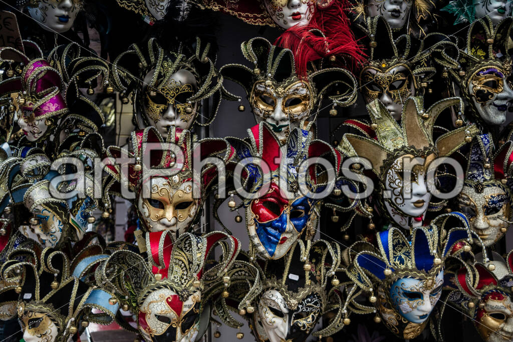 Hidden Faces in Venice - artPhotos.ro